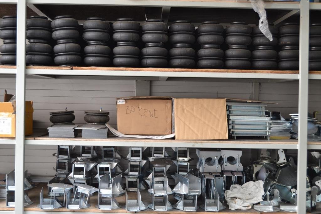 ΚΑΘΗΜΕΡΙΝΟΙ ΑΕΡΟΣΑΚΟΙ IVECO ΜΕ ΣΥΜΠΙΕΣΤΗ Product image