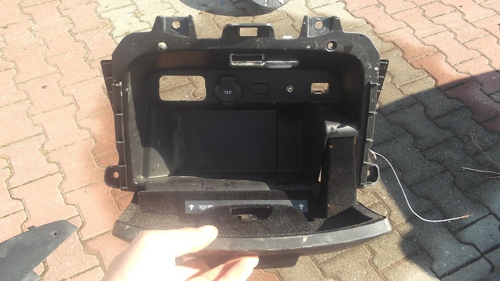 ΚΕΝΤΡΙΚΟ ΘΕΡΜΑ ΓΑΝΤΙ CITROEN C4 PICASSO II 13r- Product image