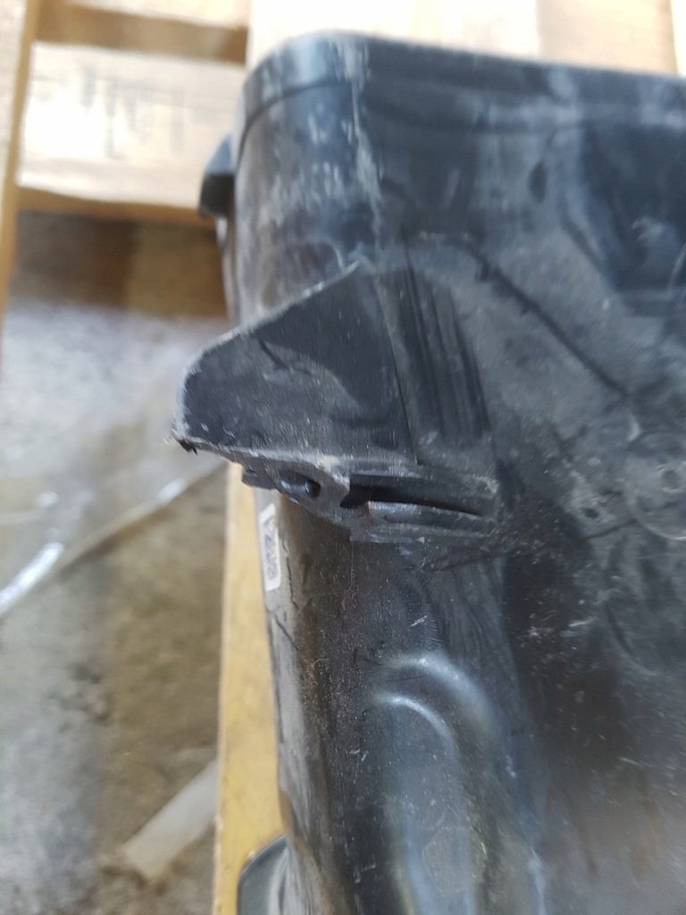 BMW F07 F10 F12 AIR DUCT 7577471 Product image
