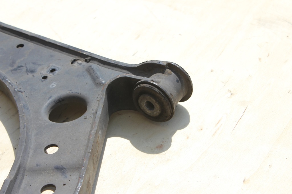 Μπροστινό αριστερό ψαλίδι VwAG 1K0407189E Product image