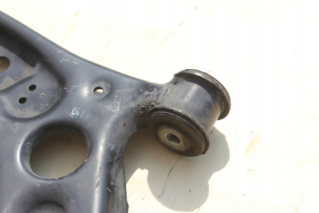 Μπροστινό αριστερό ψαλίδι VwAG 1K0407165C Product image