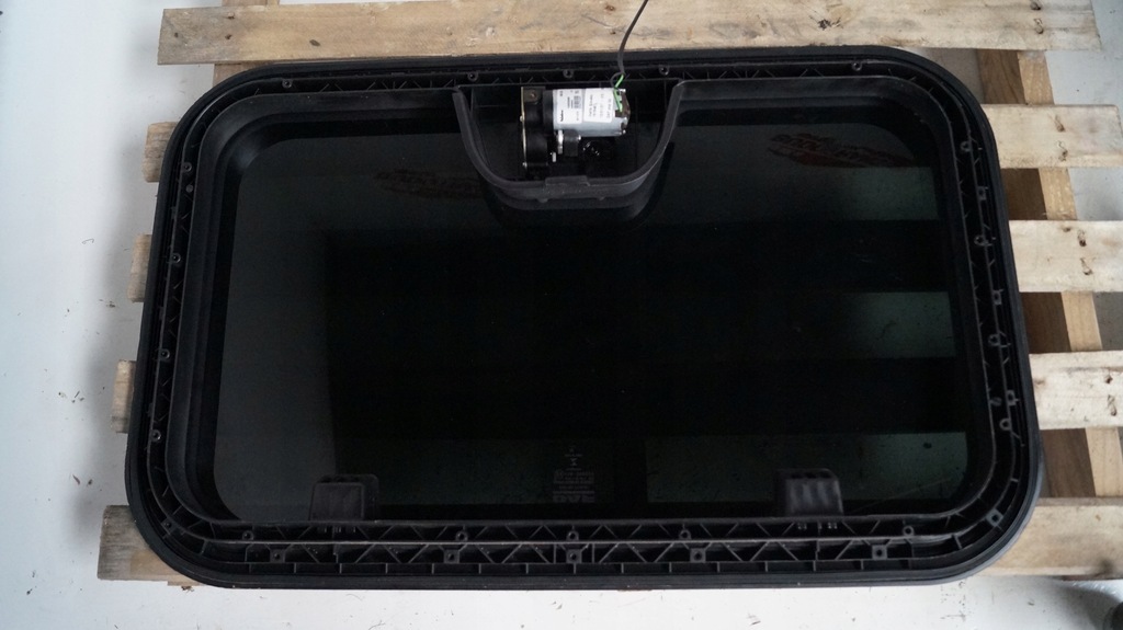 ΓΥΑΛΙ ΗΛΙΟΡΟΦΗΣ ΚΑΜΠΙΝΑΣ + ΠΛΑΙΣΙΟ DAF XF 105 106 Product image