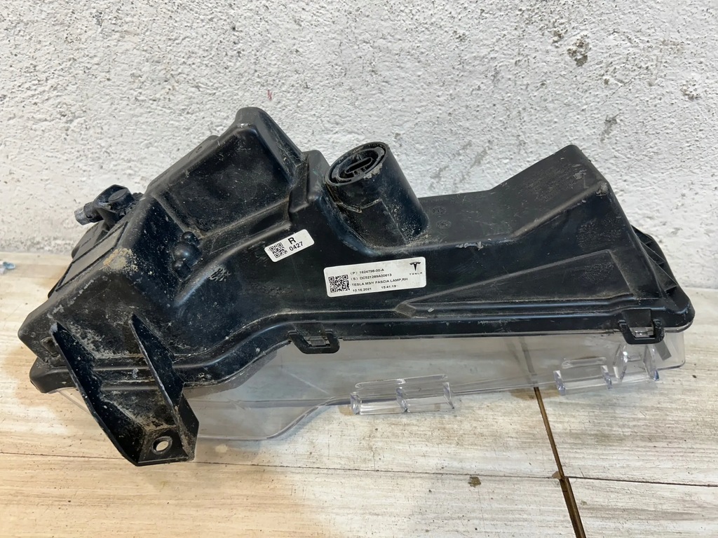Tesla Model 3 αλογόνου μπροστά δεξιά Product image