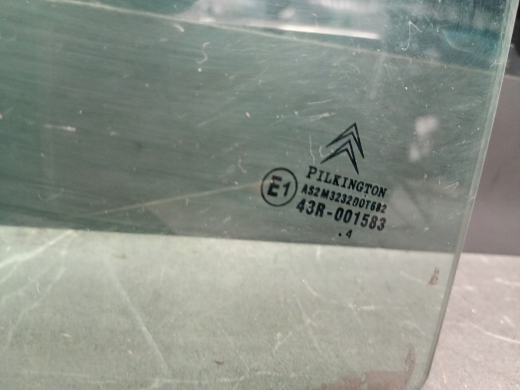 Δεξί γυαλί πίσω Citroen C3 και 04R Product image