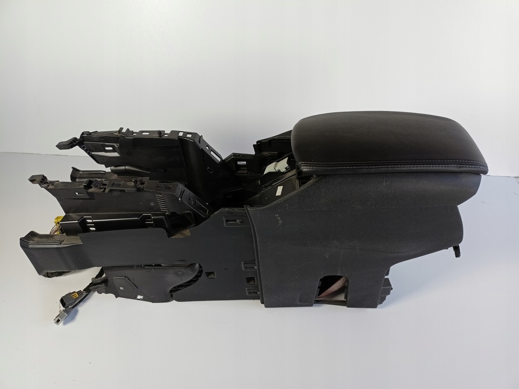 CITROEN DS5 CENTER TUNNEL ARRMREST EUROPE Product image