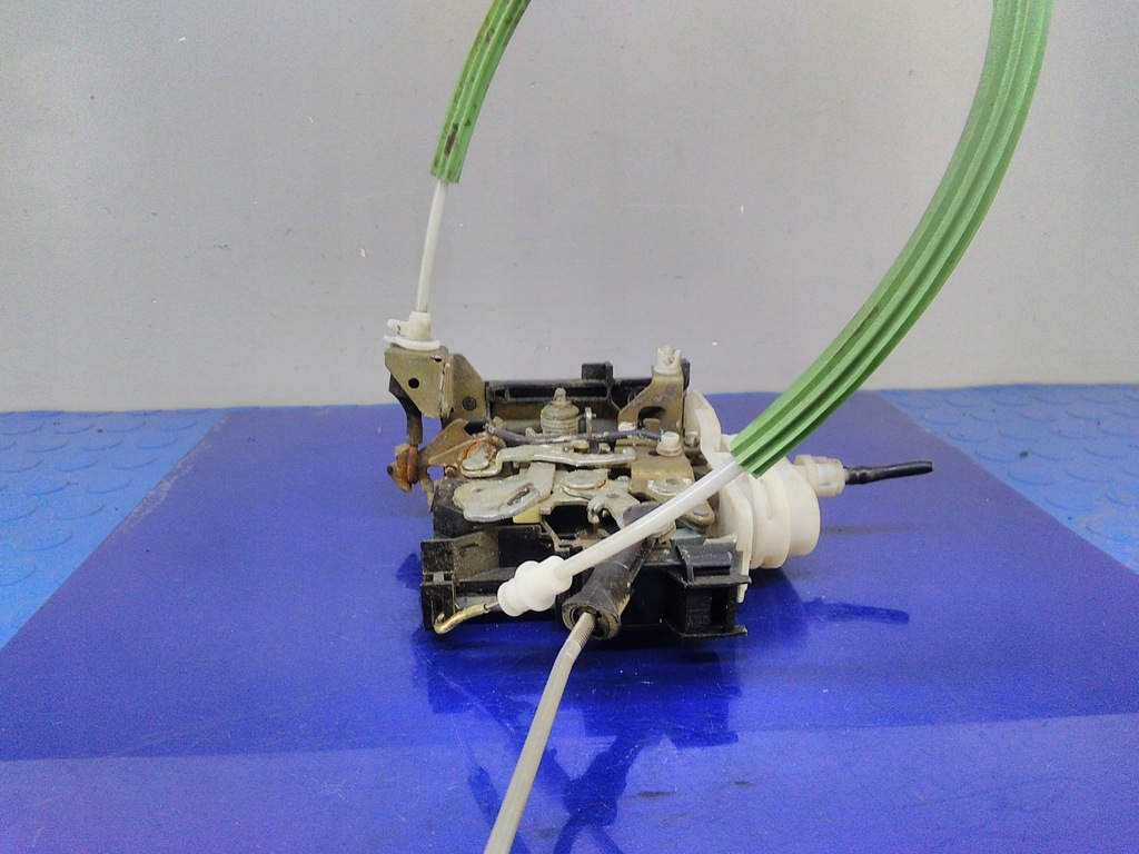 AUDI A3 8L ZAMEK DRZWI LEWY PRZÓD 8L1837015 Product image