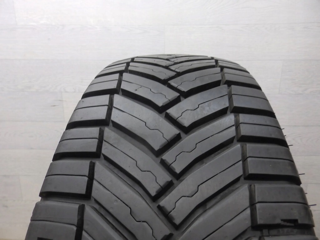 Ελαστικό Michelin Agilis CrossClimate για όλες τις εποχές 215/60/17C 109/107T Product image