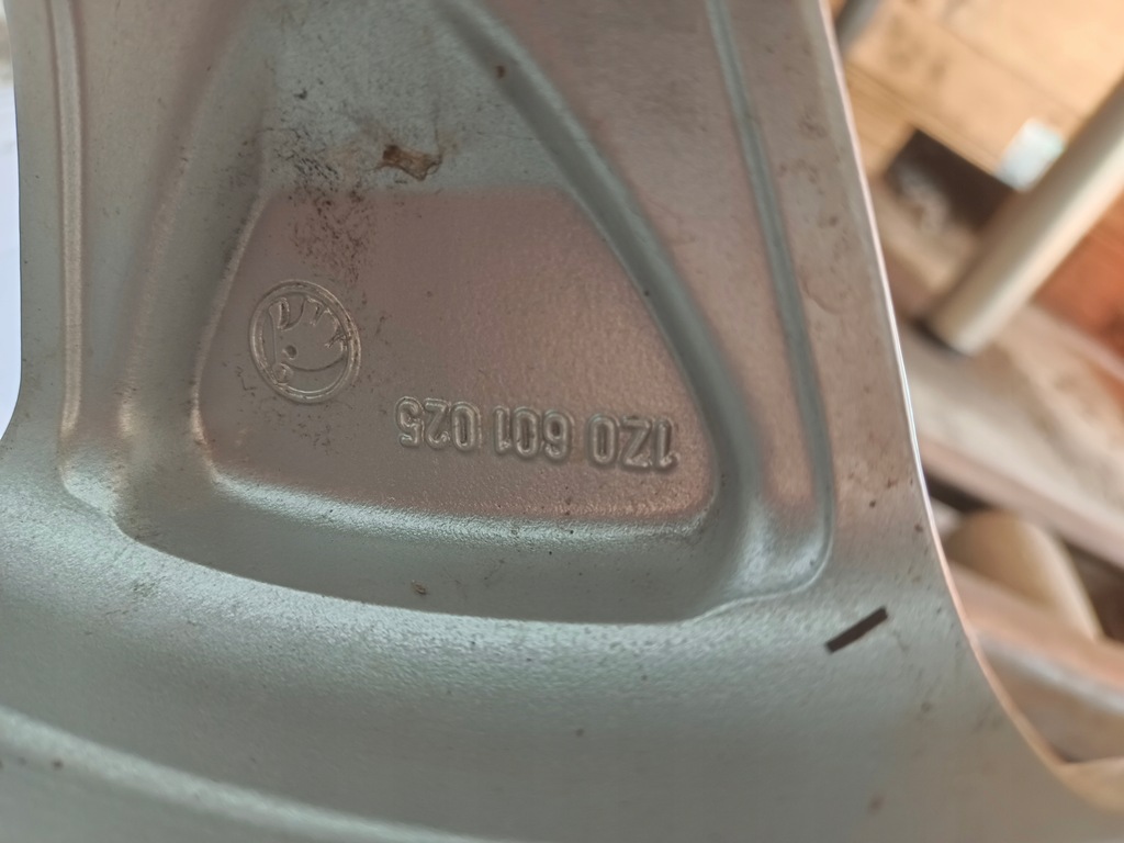 1Z0601025 ΑΝΤΑΛΛΑΚΤΙΚΟΣ ΤΡΟΧΟΣ SKODA OCTAVIA 15 Product image