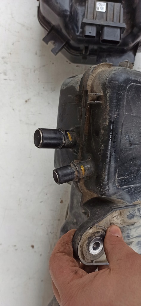 VW T6 TRANSPORTER 2015 - TANK ADBLUE PUMP 7E0131877G 7E0131877H Product image