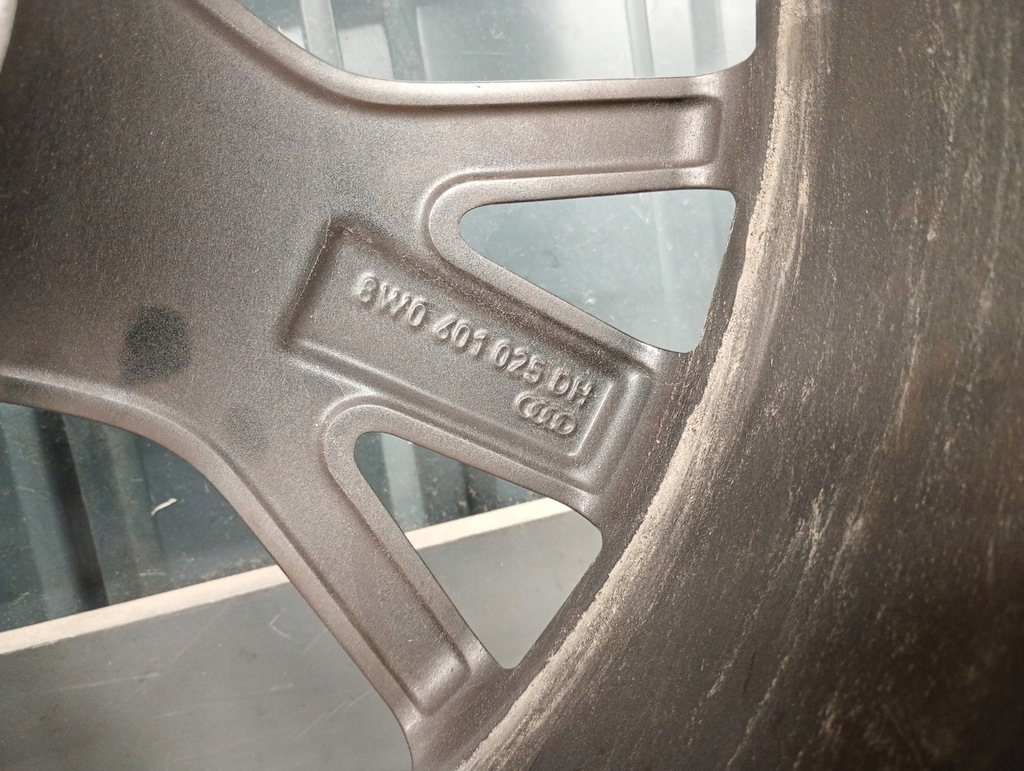 8W0601025DH Χάνες αλουμινίου 8.5JX19H2 ET40 5x112 Audi Sport A4 B9 8W A5 S5 Product image
