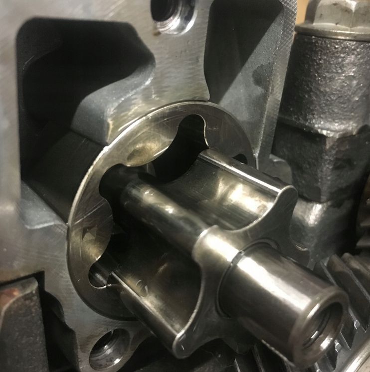 Αντλία λαδιού 2.0 TDI A4 A6 Q5 Passat B6 SHAFT 100mm Product image