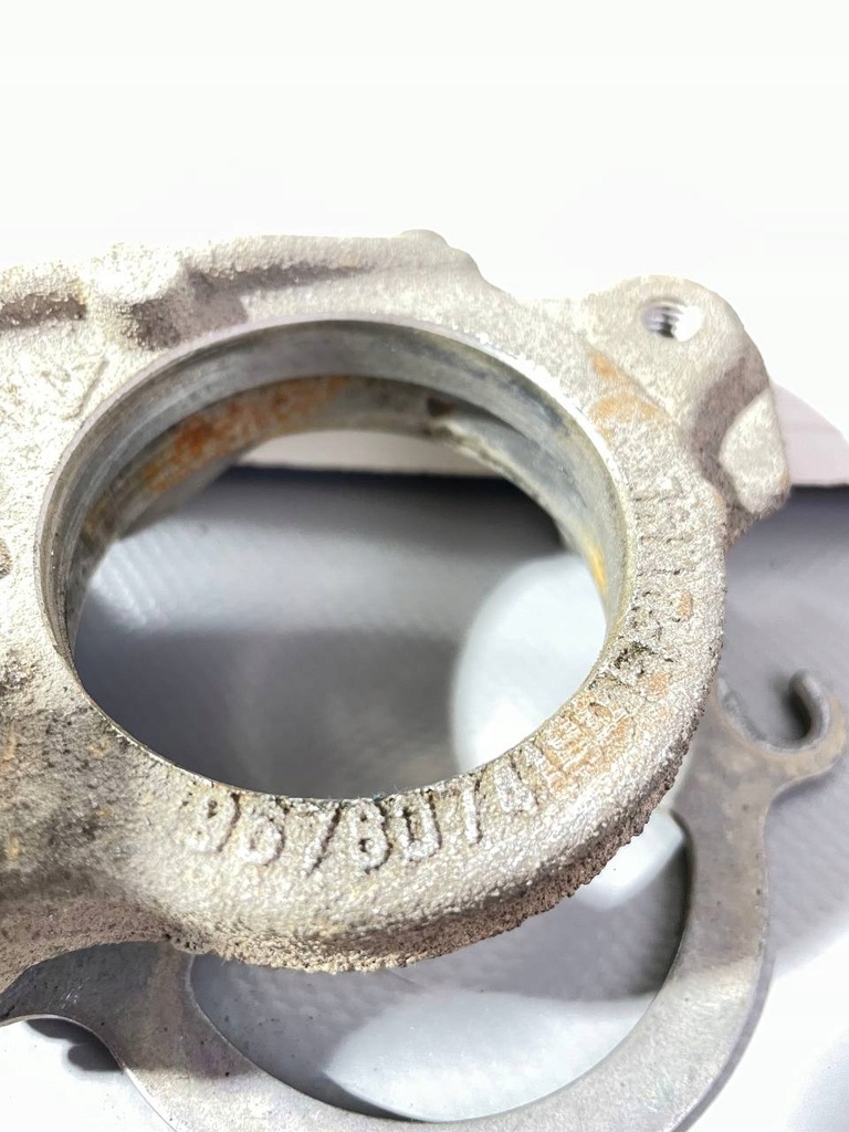 ΣΤΗΡΙΞΗ ΜΟΛΥΒΔΙΟΥ ΒΑΣΗ ΑΞΟΝΑ PEUGEOT CITROEN 1.6 HDI - 9678074180 Product image