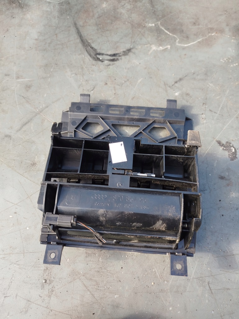 Audi A3 8P 8P0857951 ASSTRAY Product image