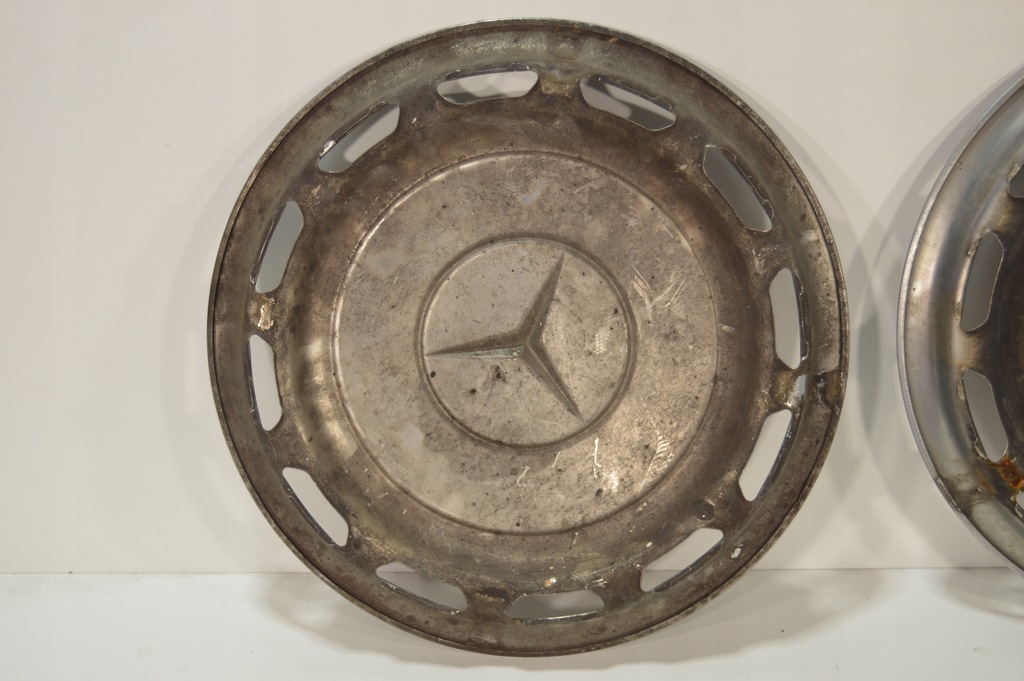 ΣΕΤ MERCEDES HUBCAPS W123 W115 W116 W108 ΓΝΗΣΙΟ ΜΕΤΑΛΛΙΚΟ Product image