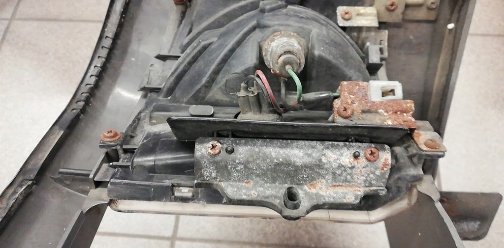 Πλαίσιο φλας MAZDA E2200, μπροστά δεξιά Product image