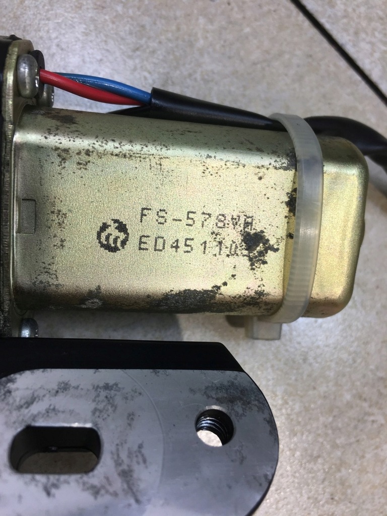 ΚΛΕΙΔΑΡΙΑ ΚΑΠΑΚΙ ΚΑΤΩ E39 FL COMBI 8362371 Product image