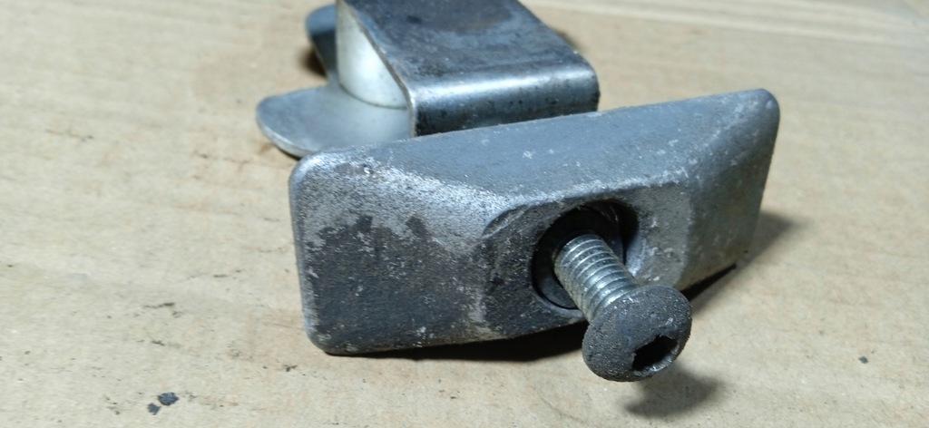 SUZUKI GSF 600 1200 BANDIT TENSIONER CHAIN ​​TENSION ΠΙΣΩ ΤΡΟΧΟΣ Product image