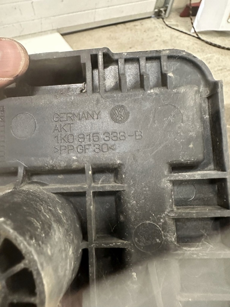 VW Touran και βάση κατοικίας της μπαταρίας 1K0915333B Product image