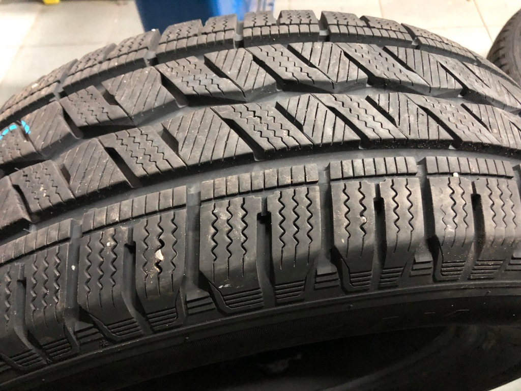 ΕΛΑΣΤΙΚΟ HANKOOK INTERICEPT LV 235/65 R16 C 8mm 2020 Product image