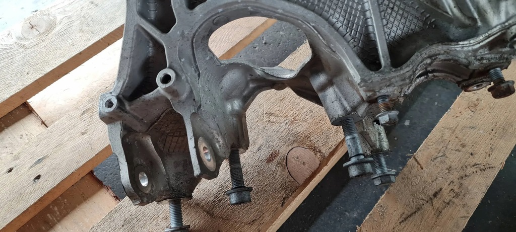 A5 8W LEAP BRACKET ΠΛΕΥΡΗ ΣΤΗΡΙΞΗ ΔΕΞΙΑ ΜΠΡΟΣΤΑ ΔΕΞΙΑ 8W0399296E A4 B9 8W Product image