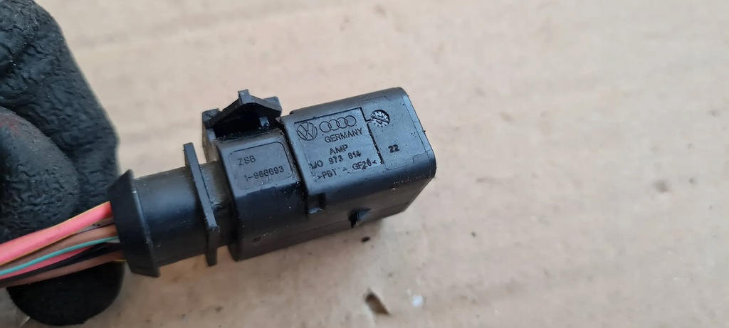 A5 8W PLUG CUBE 1J0973814 VW AUDI A4 B9 8W A5 Q7 4M Q5 80A Product image