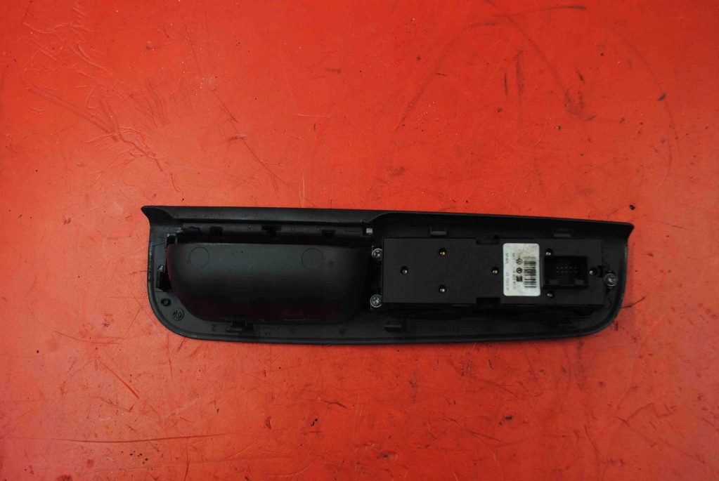 Volkswagen Passat B5 ανυψωτικός διακόπτης 1,9TDI Product image