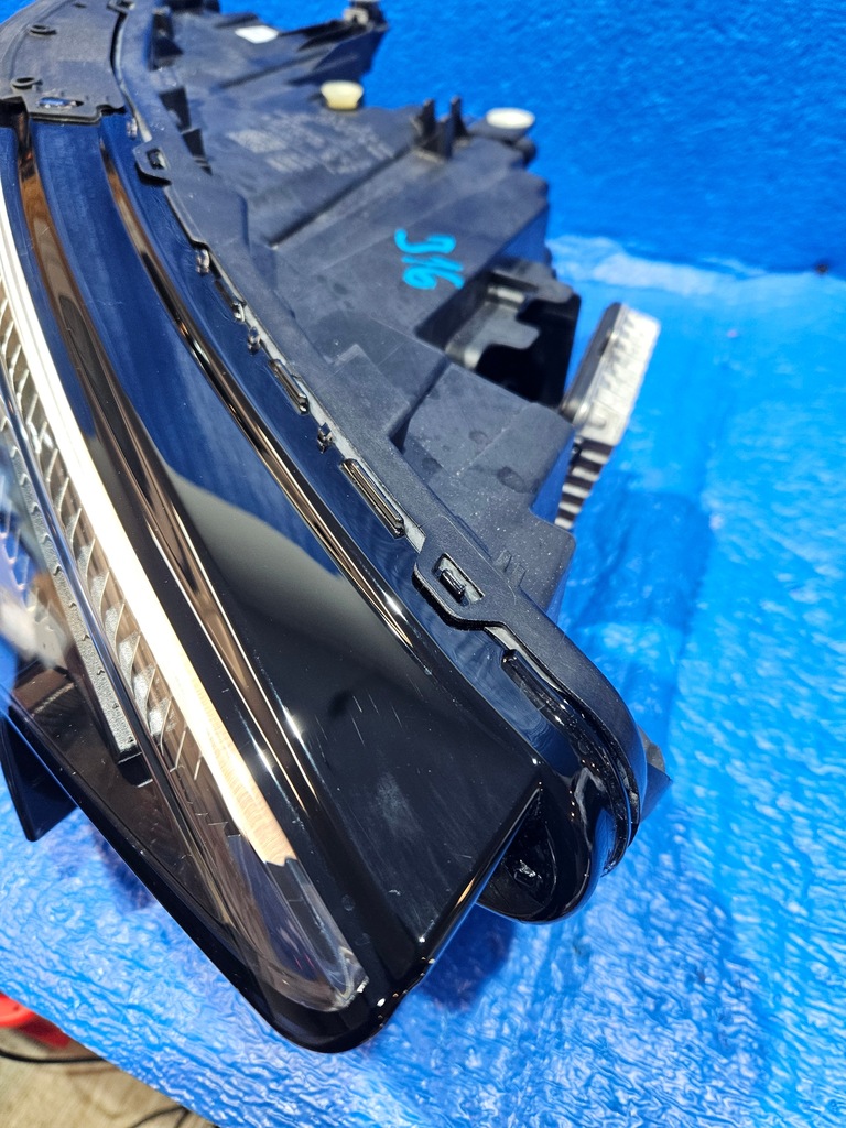 Δεξιά μπροστινό δίκαιο μπροστά δεξιά Audi Q4 E-Tron 89A941036M Product image