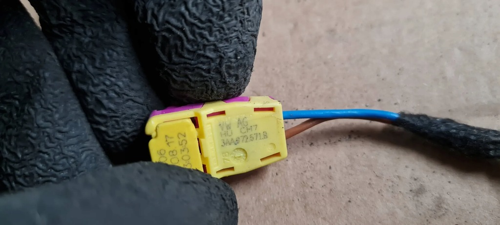 A5 8W AIRBAG CUBE PLUG 3AA972571B A4 B9 8W A5 Q5 80A Product image