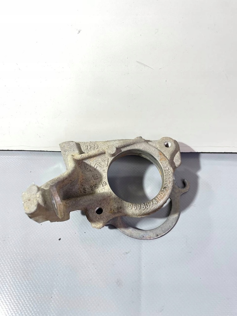 ΣΤΗΡΙΞΗ ΜΟΛΥΒΔΙΟΥ ΒΑΣΗ ΑΞΟΝΑ PEUGEOT CITROEN 1.6 HDI - 9678074180 Product image