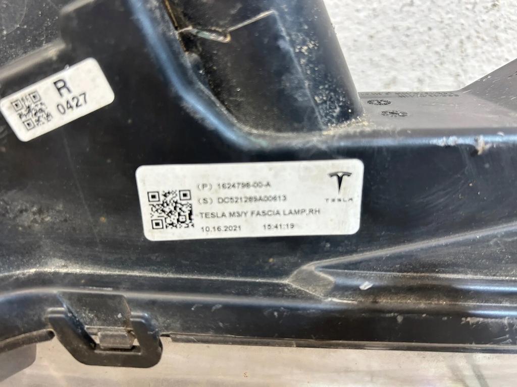 Tesla Model 3 αλογόνου μπροστά δεξιά Product image
