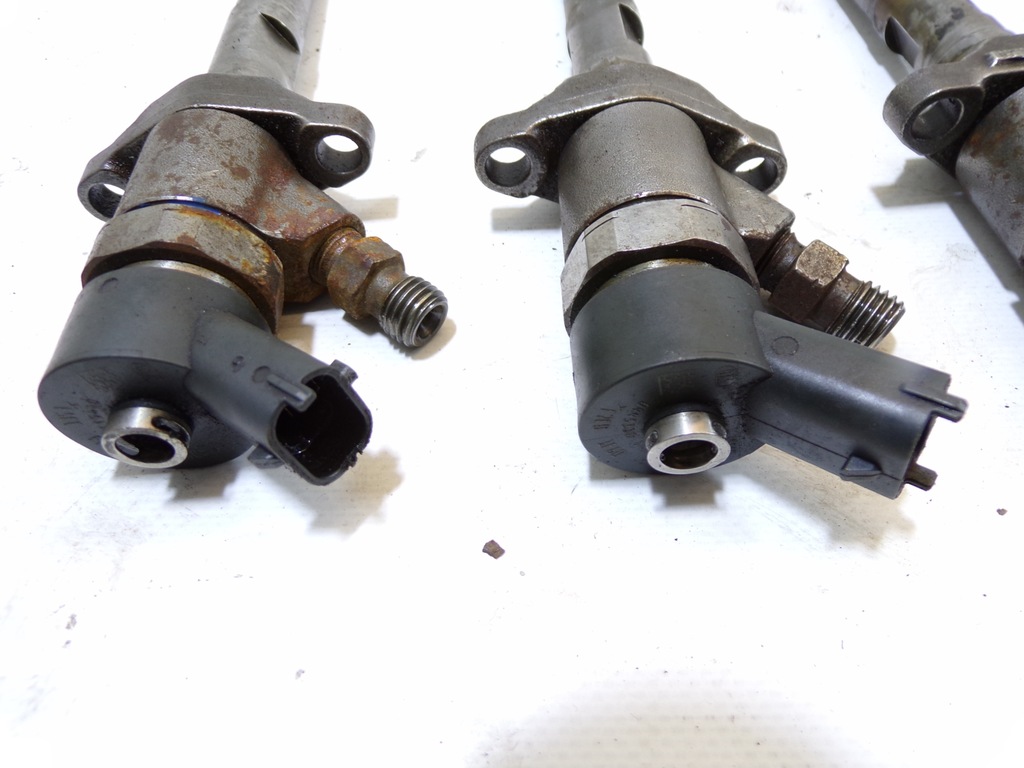 INJECTORS RENAULT 3.0 DCI 0445110168 Product image