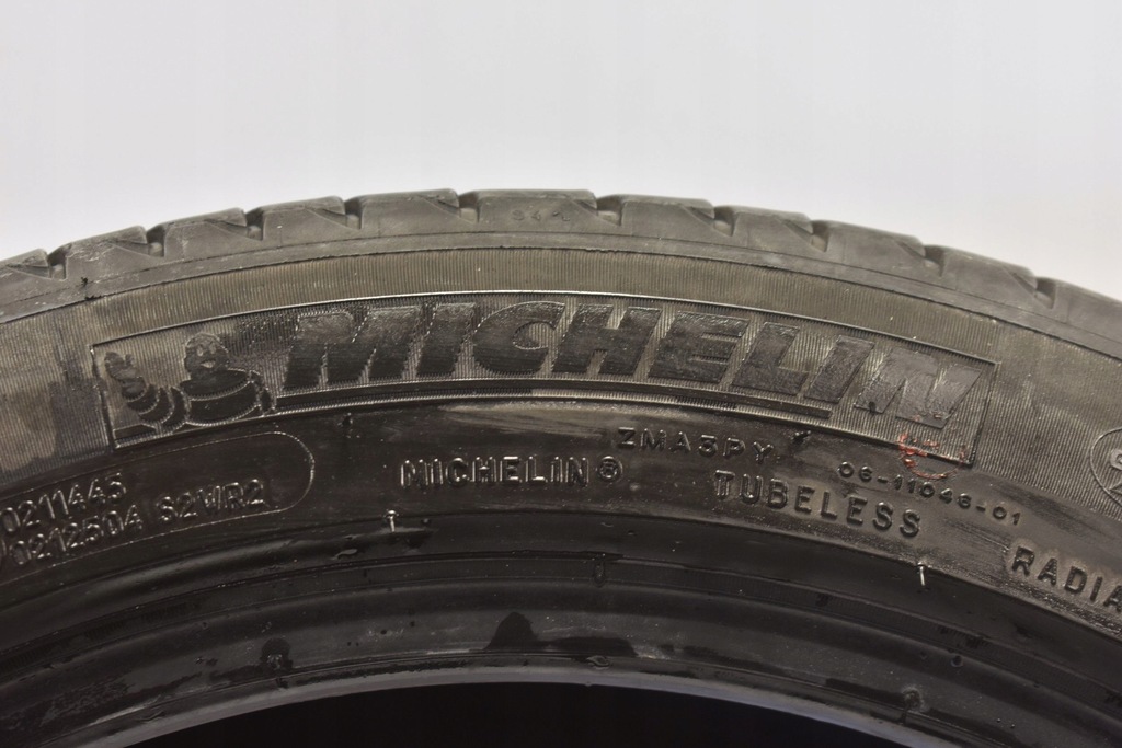 MICHELIN PRIMACY 3 SUMMER TIRE 235/45/17 R17 Product image