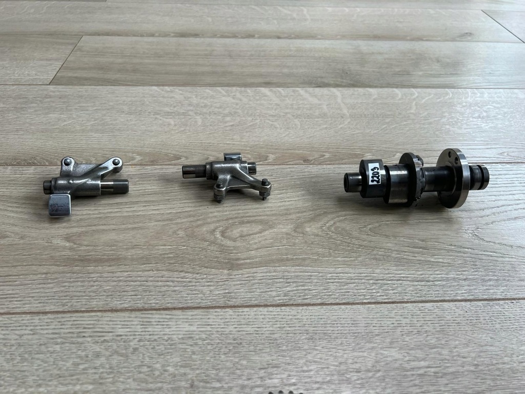 Suzuki XF 650 Freewind DR 650 Camshaft Valve Rockers Cams Product image