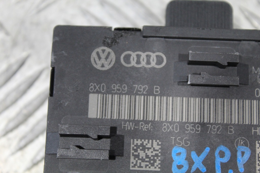ΧΕΙΡΙΣΤΗΡΙΟ ΠΟΡΤΑΣ ΜΠΡΟΣ ΔΕΞΙ AUDI A1 8X0 8X3 Product image