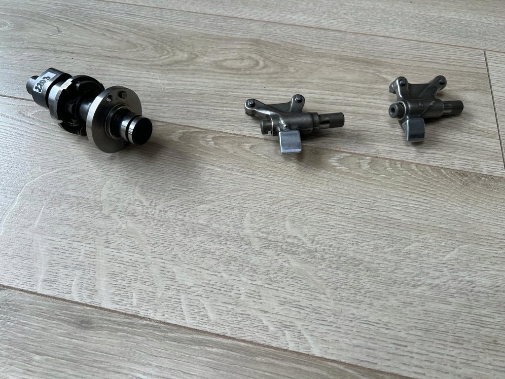 Suzuki XF 650 Freewind DR 650 Camshaft Valve Rockers Cams Product image