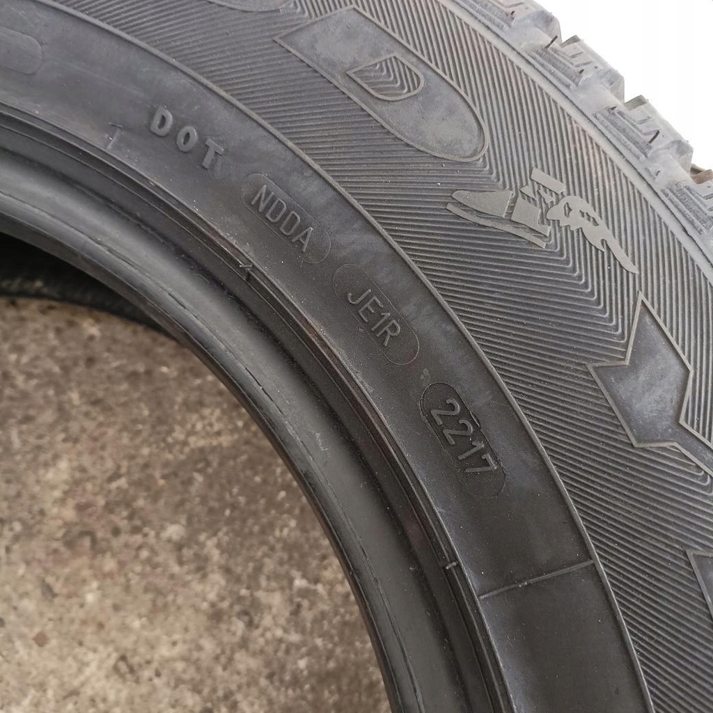 Tire 215/70/16 Goodyear Vector 4Seasons (E6685) Product image