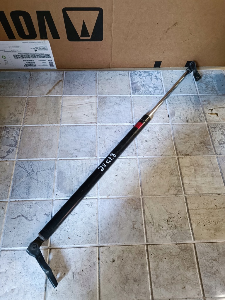 3FB02 TOYOTA Δεξί ενεργοποιητής καπό πορτμπαγκάζ Product image