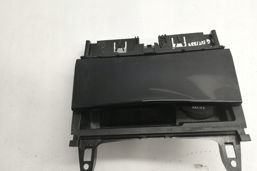 Mercedes-Benz C Ashtray (W204) A2046801350 2.1L Diesel 100kW 2011 Product image