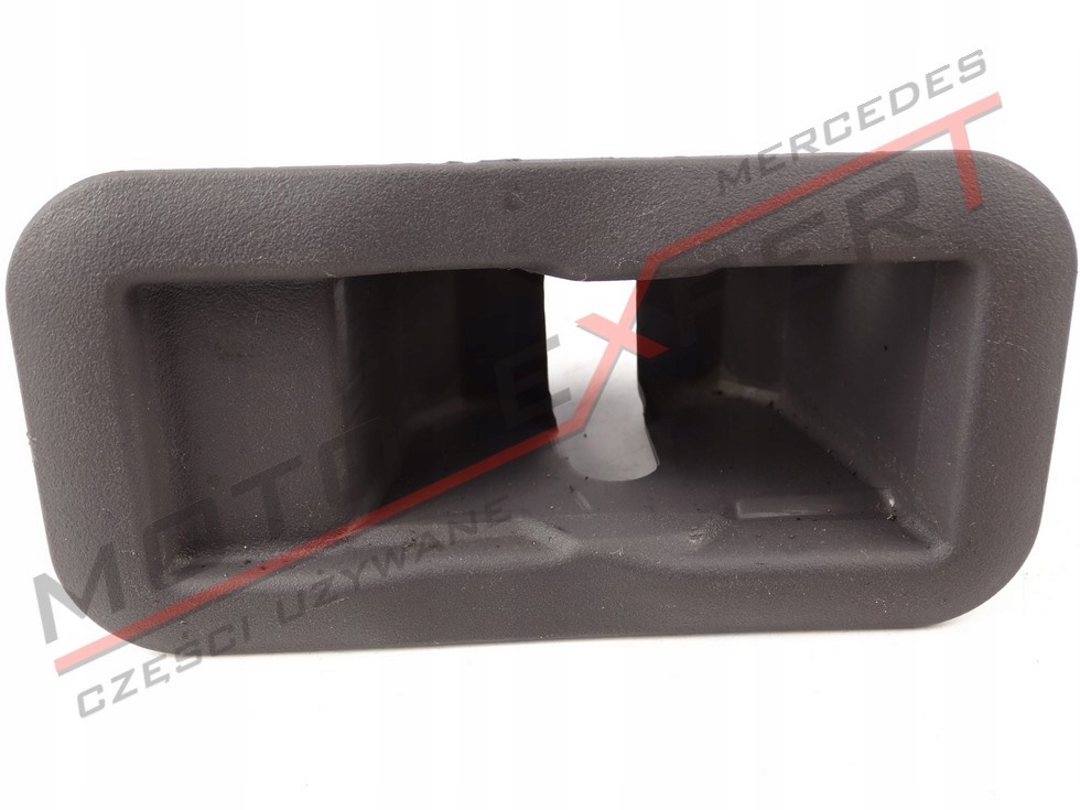 Mercedes A class W168 PLUG SEAT RAIL ΚΑΛΥΜΜΑ A1686840718 Product image