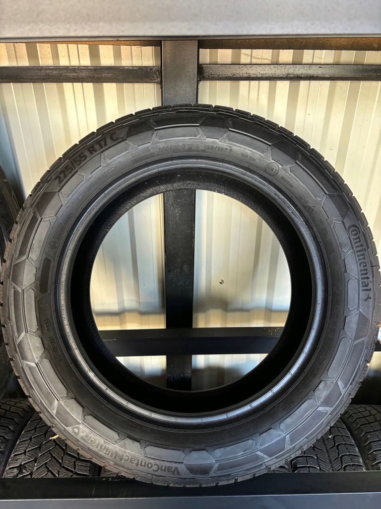 2x χειμερινά ελαστικά Continental 225/55R17C 6mm, πολύ καλή κατάσταση, 2022. Product image