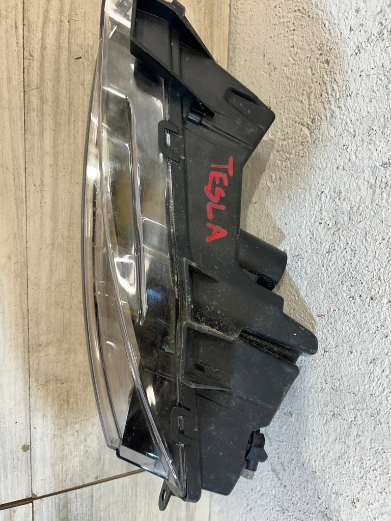 Tesla Model 3 αλογόνου μπροστά δεξιά Product image