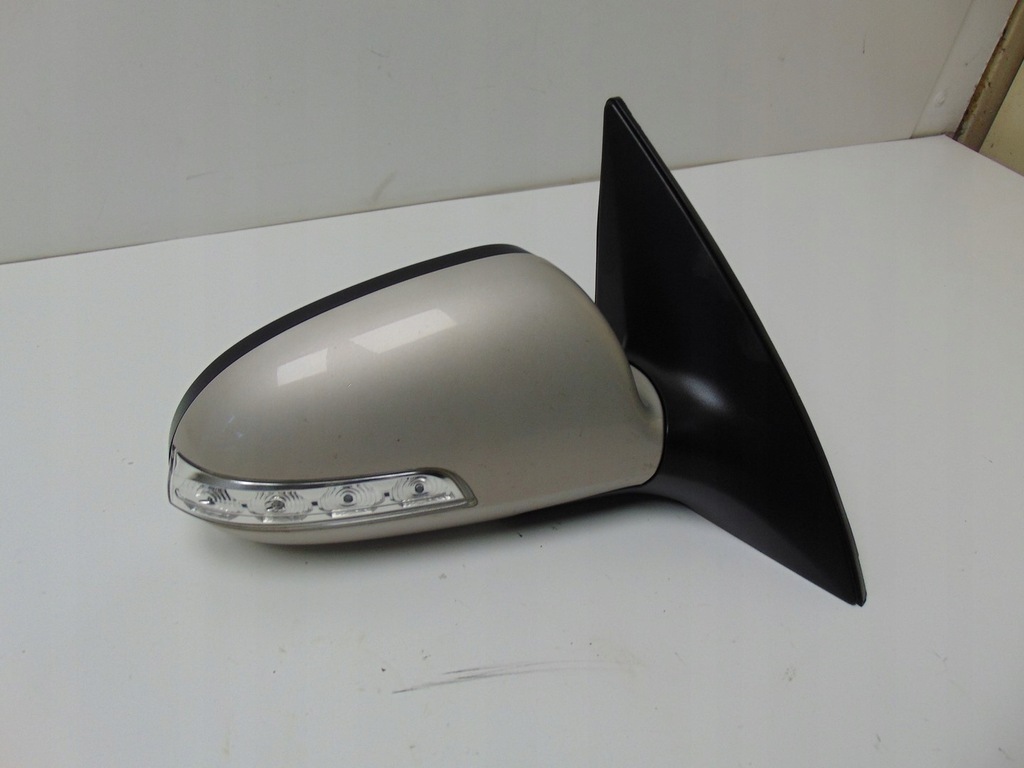 ΚΑΘΡΕΠΤΗΣ ΔΕΞΙΟΣ HYUNDAI I30 1 LIFT 8 PIN EUROPA 87620-2R700 Product image