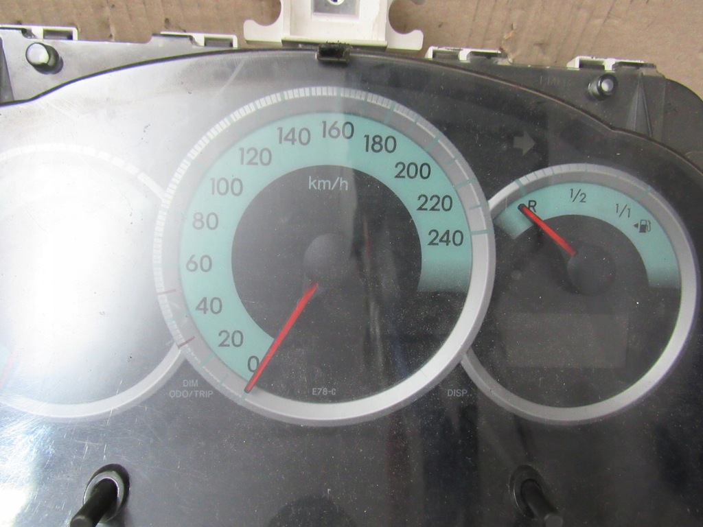 Corolla Verso II 2.2 D4d counter 83800-0f090 Product image