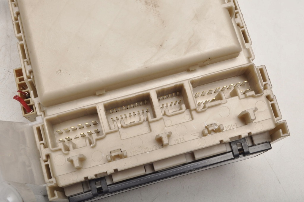 TOYOTA AVENSIS T27 2.0 D-4D BOX BSI MODULE 82730-05C80 Product image