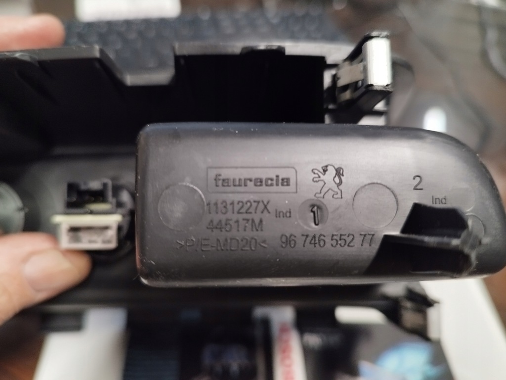 Covery Panel Suthters USB Aux Peugeot 208 και 2008 και πρωτότυπο 9674655277 Product image