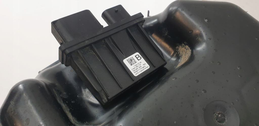 ADBLUE TANK PUMP VW T5 T6 MULTIVAN 7E0131877G 0444040011 5Q0131969C Product image