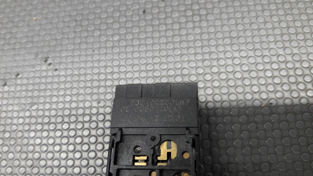 YUE102230 Διακόπτης υαλοκαθαριστήρα Land Rover Freelander Product image