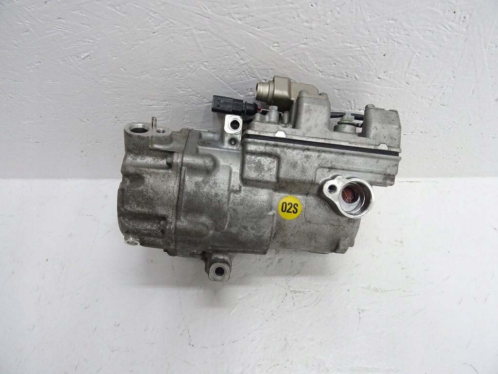 TOUAREG HYBRID AIR CONDITIONING COMPRESSOR 7P0820803B Product image