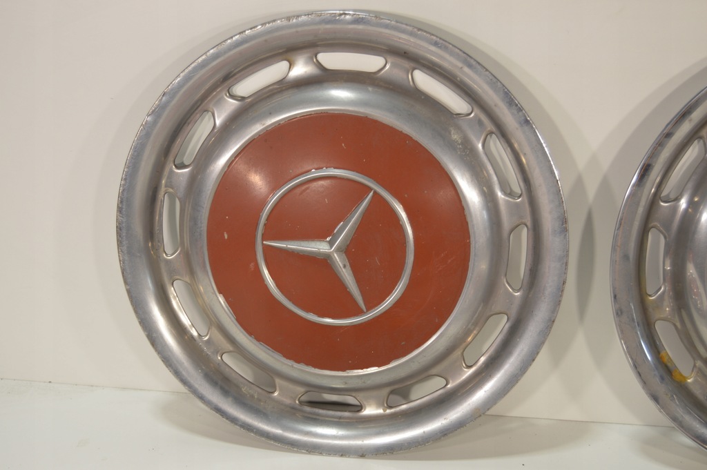 ΣΕΤ MERCEDES HUBCAPS W123 W115 W116 W108 ΓΝΗΣΙΟ ΜΕΤΑΛΛΙΚΟ Product image