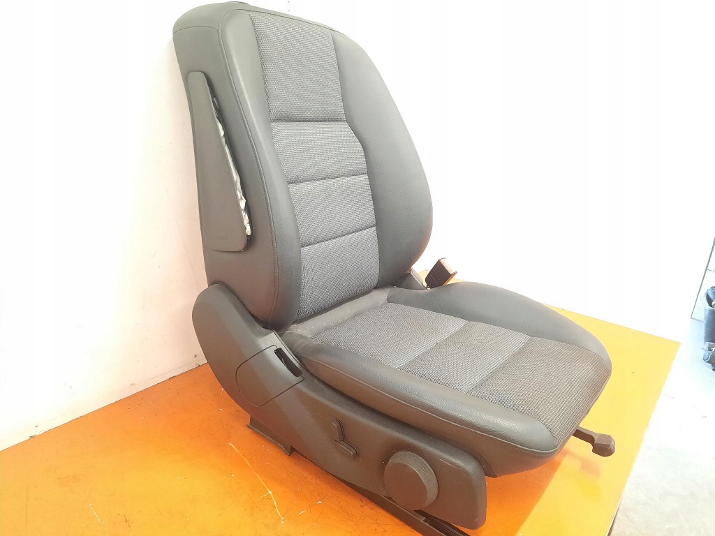 Mercedes C-Class το 204 07-14 κάθισμα επιβατών δεξιά 20420810 Product image